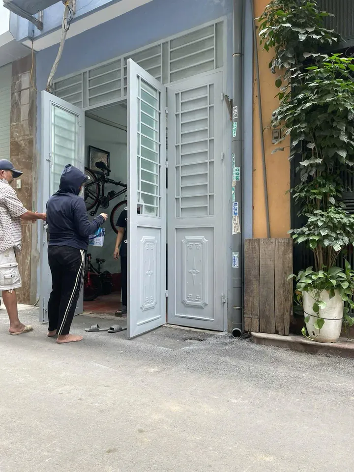 Cổng xếp sắt sơn xám sáng – Hà Đông, Hà Nội