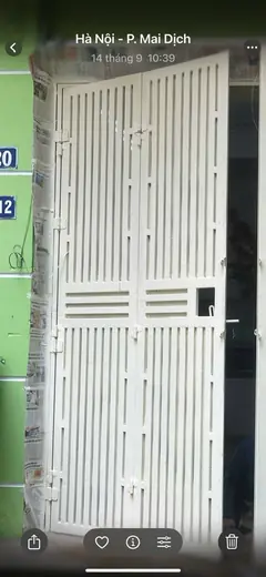 Cổng xếp sắt trắng