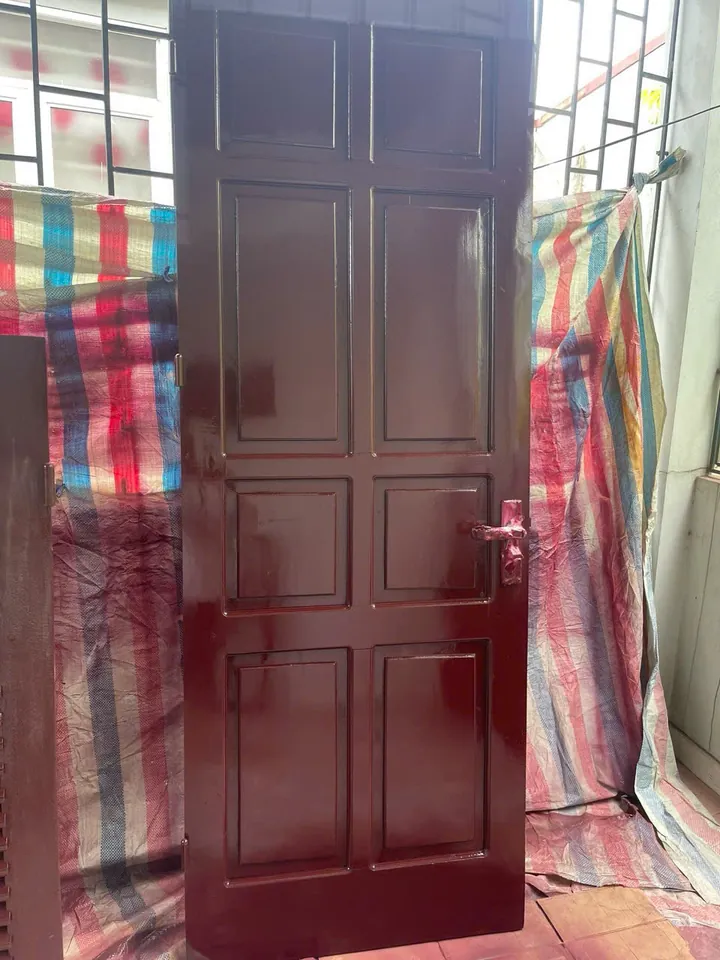 Cửa gỗ panel sơn bóng nâu đỏ – Hai Bà Trưng, Hà Nội