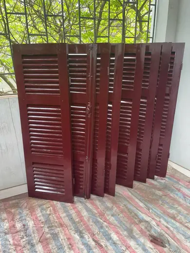 Bộ lá sách gỗ nâu đỏ mới sơn