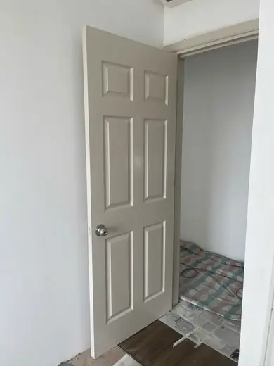 Cửa gỗ 6 ô sơn trắng kem