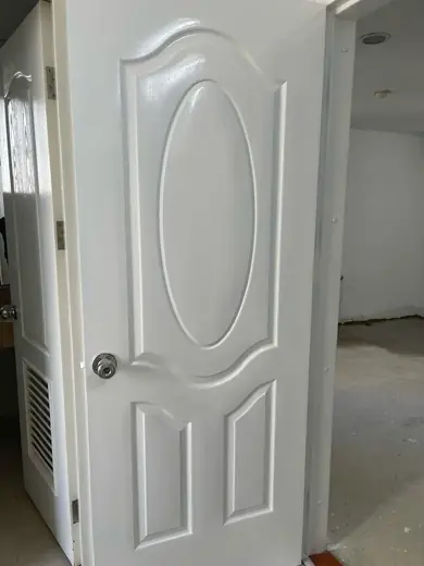Cửa gỗ sơn trắng bóng, ô oval