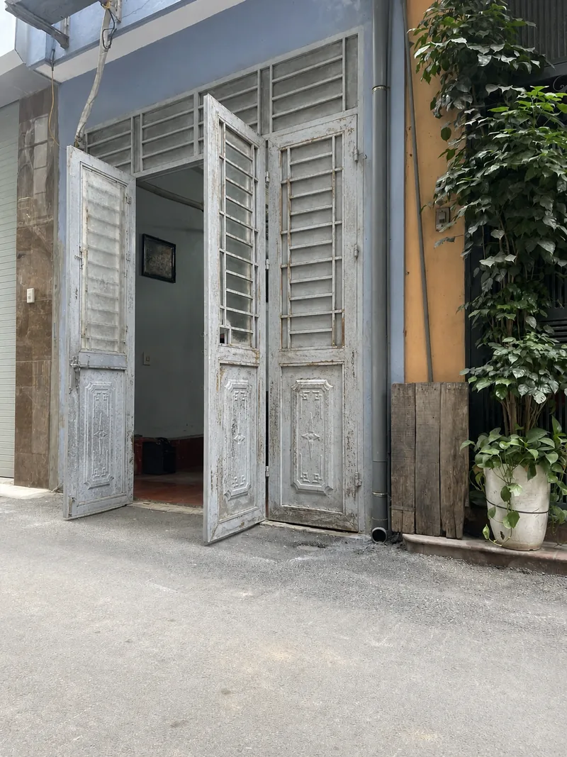 Cửa xếp sơn lại – trước khi sơn