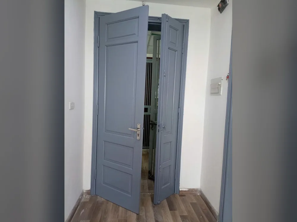 Cửa sắt sau khi sơn lại: sáng đẹp như mới